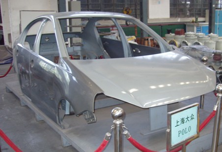 濟(jì)南二機(jī)床生產(chǎn)車間里的汽車模具 濟(jì)南二機(jī)床生產(chǎn)車間里的汽車模具