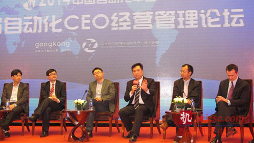 中達電通董事總經理游文人先生（右3）在“CEO論壇”發言，備受矚目