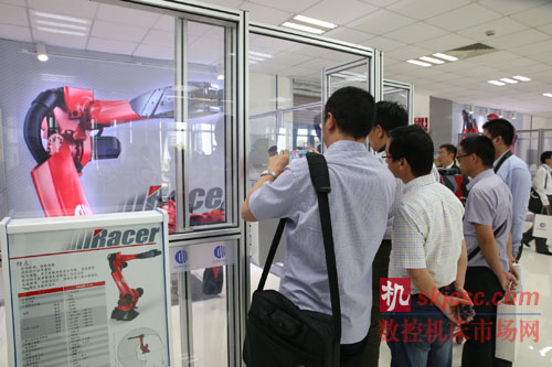 參觀柯馬RACER機器人