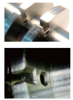 通過工藝試驗表明：針對零件1.5 mm×3 mm和1.5 mm×3.5 mm的走線槽以及φ 1.5 mm走線孔邊沿的毛刺，采用電火花成形的加工方法進行加工去除具有如下幾方面的優點：①零件去毛刺過程可控，且不會造成零件表面劃傷。②大大減輕了勞動強度。③操作過程可控、省時高效，加工效率能提高50%以上。④能保證倒角加工的一致性，適合零件的批量化生產。采用電火花成形加工效果良好，其加工后效果如圖7、圖8所示。