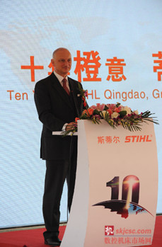 圖2：斯蒂爾監(jiān)事會主席 Nikolas Stihl 博士在慶祝儀式上講話_副本