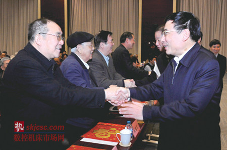 苗圩:迎難而上主動作為 力保工業平穩運行 苗圩:迎難而上主動作為 力保工業平穩運行