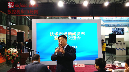 陳惠仁說,“提供服務,反映訴求,規范行為”是我們協會的基本職能 陳惠仁說,“提供服務,反映訴求,規范行為”是我們協會的基本職能